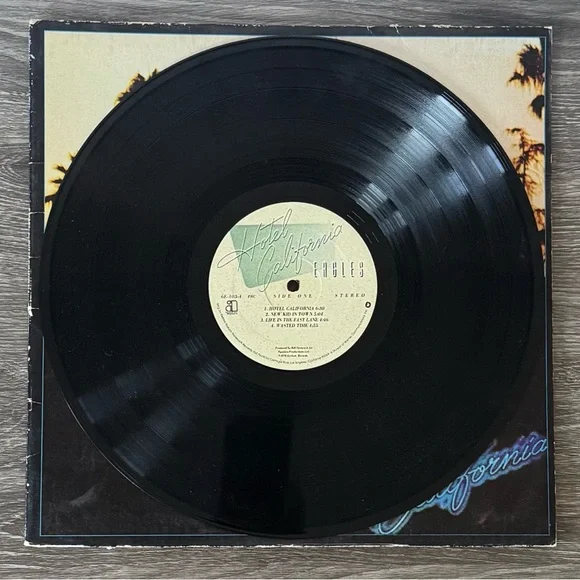 Vintage 1976 Eagles ‘Hotel California’ Vinyl Record - Picture 3 of 4
